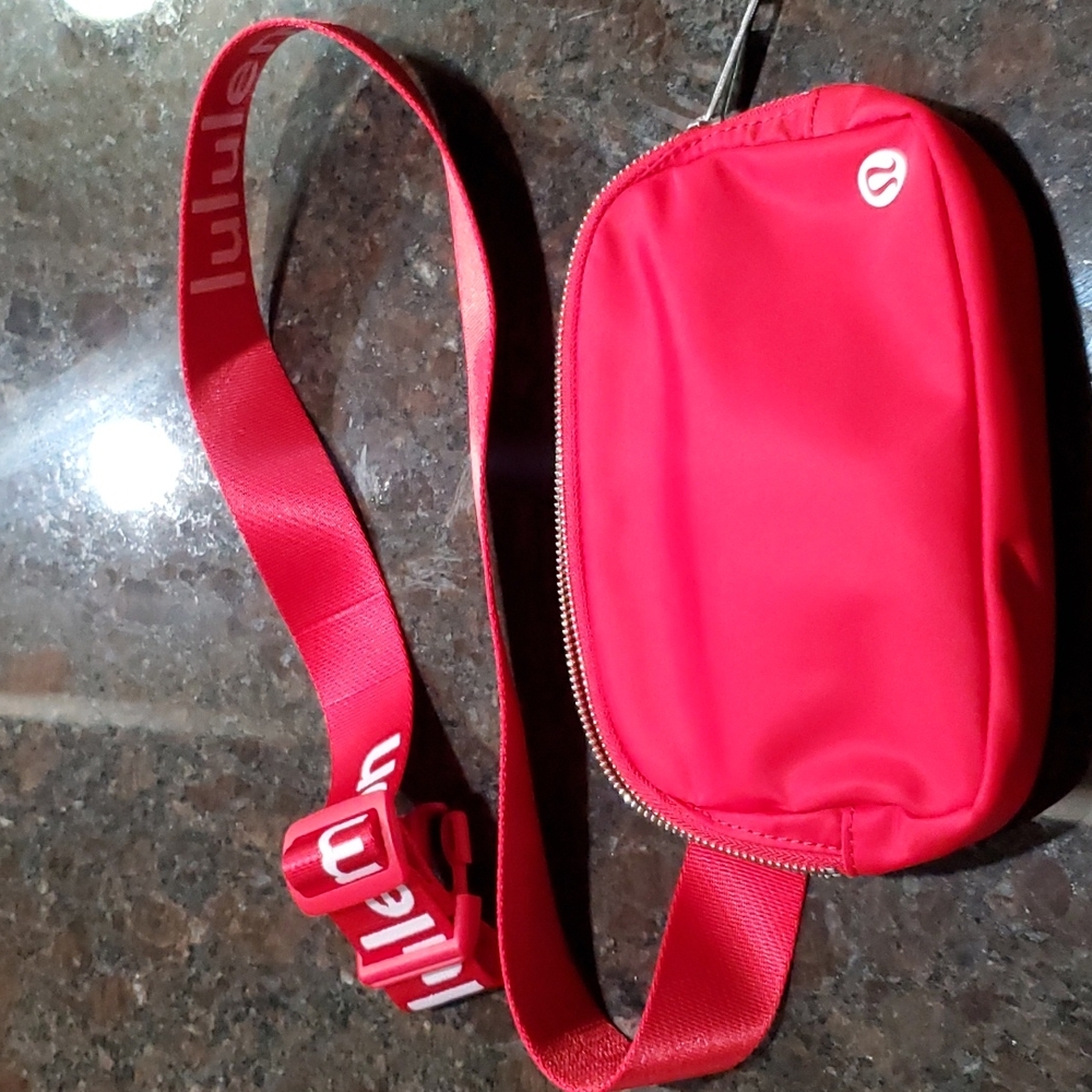 Lululemon Everywhere Belt Bag